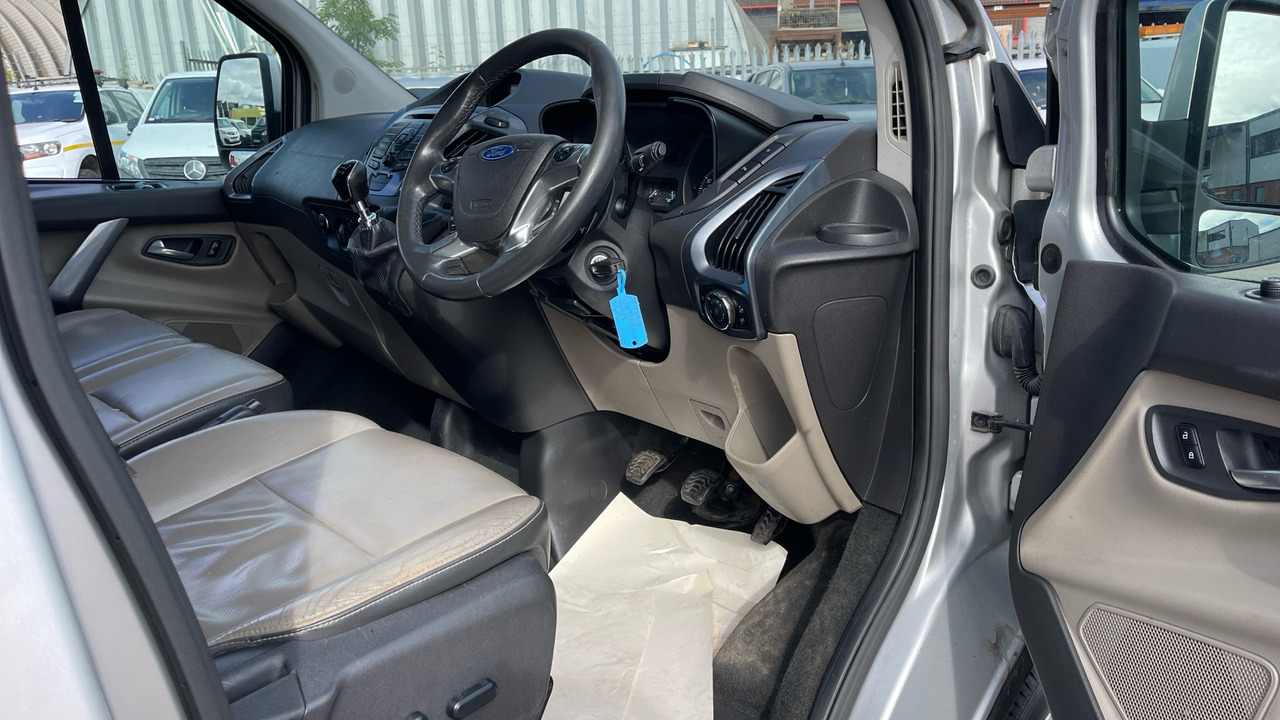 FORD TOURNEO CUSTOM 300 2.2 TDCi 125PS - Minibuss, Persontransport: bilde 5 FORD TOURNEO CUSTOM 300 2.2 TDCi 125PS - Minibuss, Persontransport: bilde 5