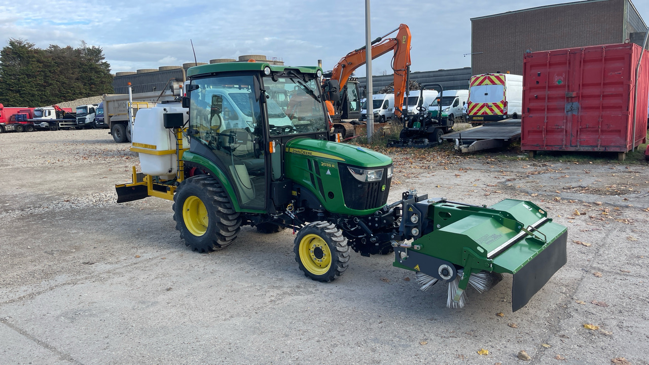 JOHN DEERE 2038R - Traktor: bilde 1 JOHN DEERE 2038R - Traktor: bilde 1