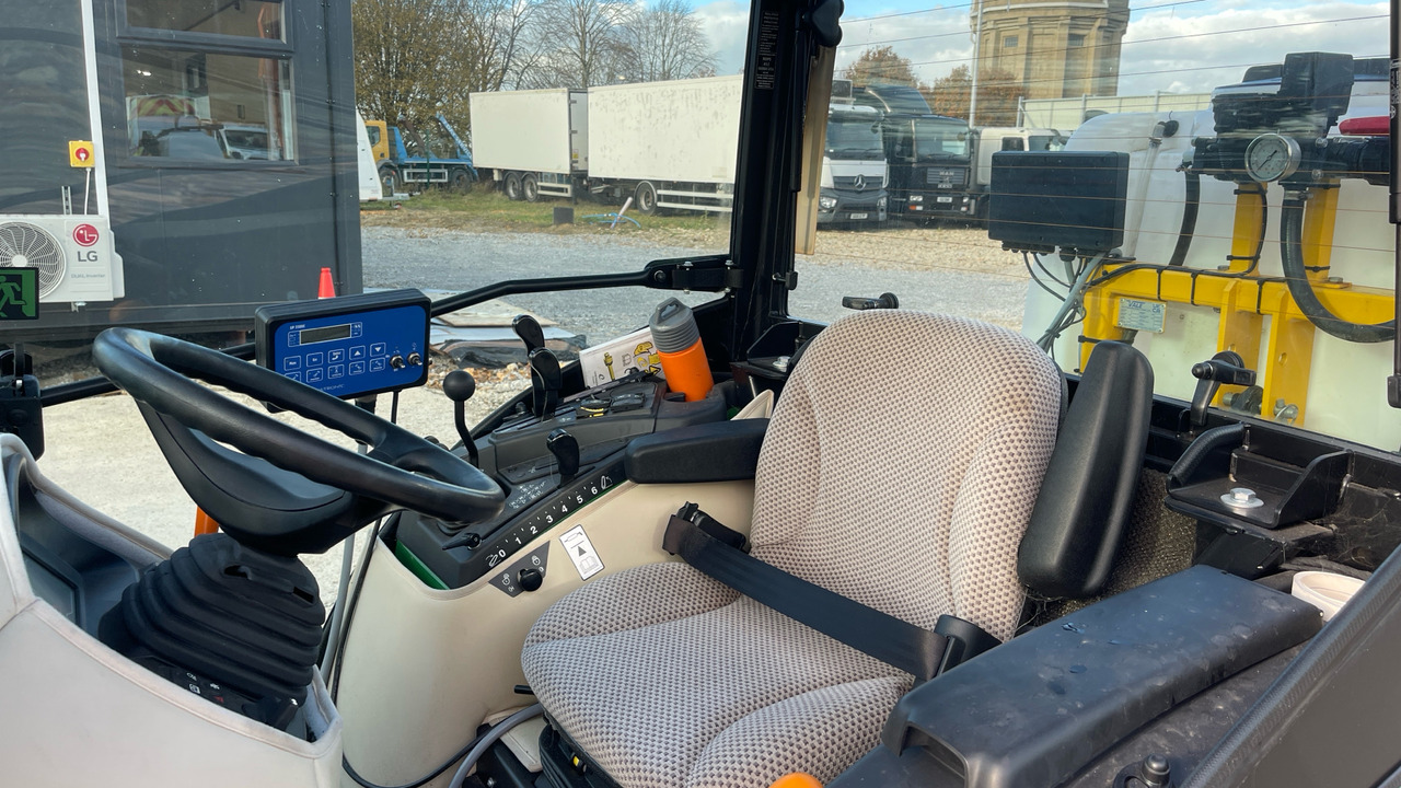 JOHN DEERE 2038R - Traktor: bilde 5 JOHN DEERE 2038R - Traktor: bilde 5