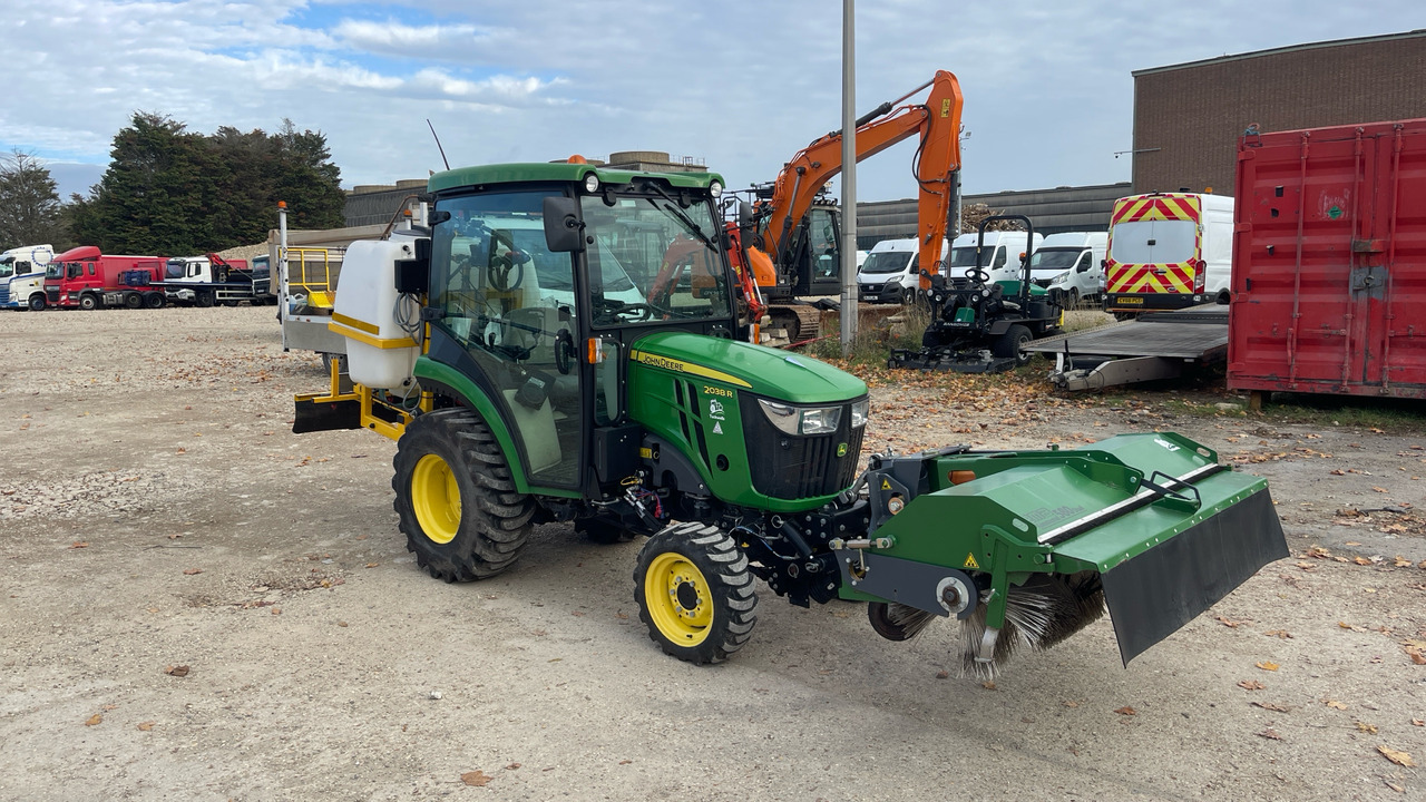 JOHN DEERE 2038R - Traktor: bilde 1 JOHN DEERE 2038R - Traktor: bilde 1