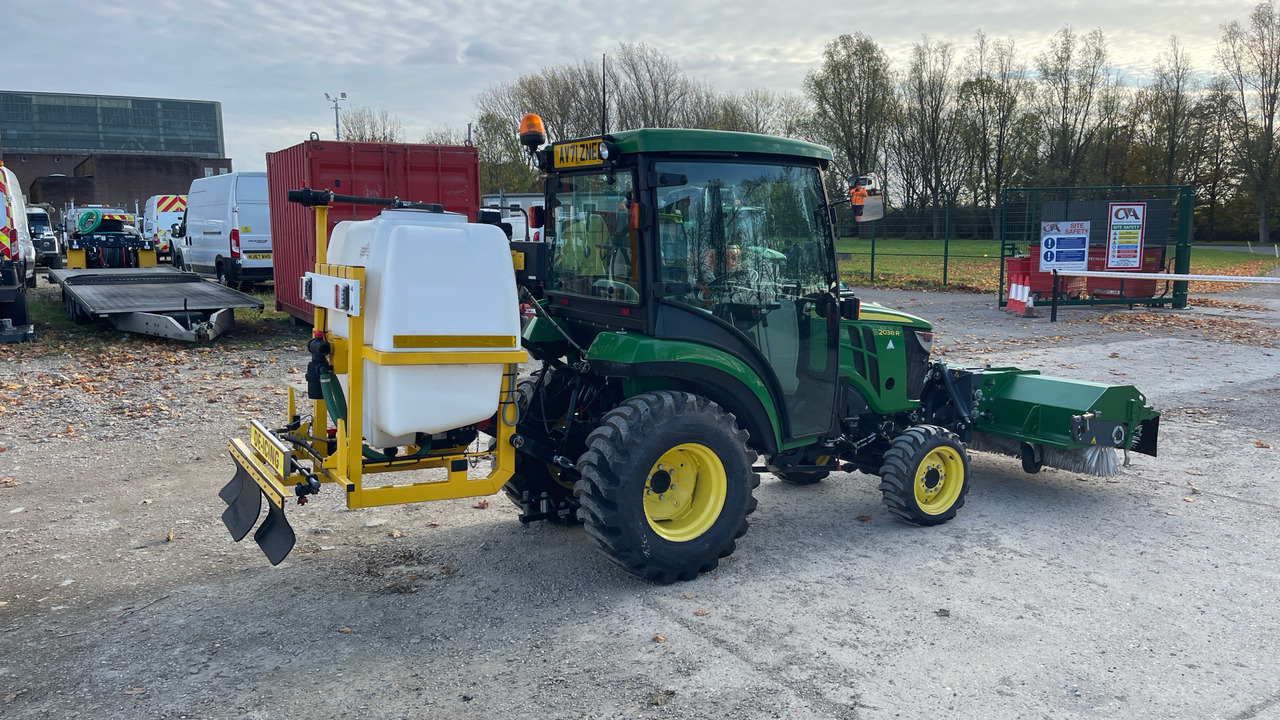 JOHN DEERE 2038R - Traktor: bilde 4 JOHN DEERE 2038R - Traktor: bilde 4