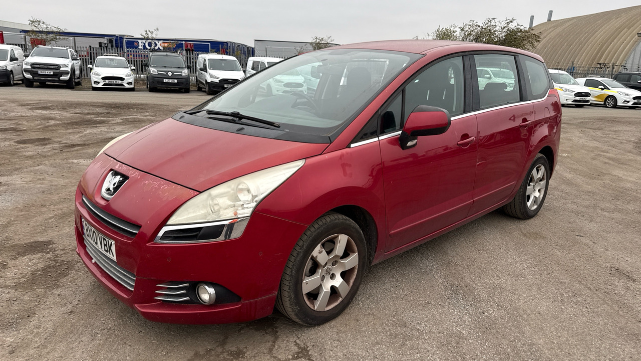 PEUGEOT 5008 2.0 HDI 150PS - Personenbil: bilde 2 PEUGEOT 5008 2.0 HDI 150PS - Personenbil: bilde 2