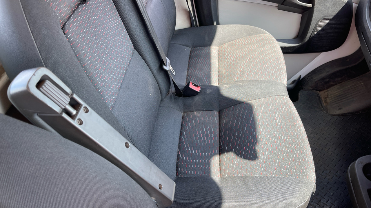 Varebil med plan PEUGEOT BOXER 335 2.2 BLUEHDI 140PS: bilde 8