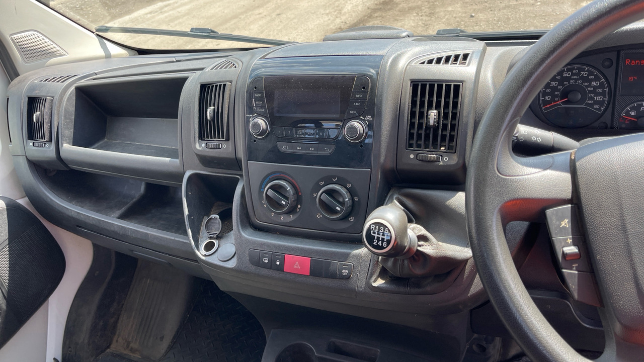 Varebil med plan PEUGEOT BOXER 335 2.2 BLUEHDI 140PS: bilde 7
