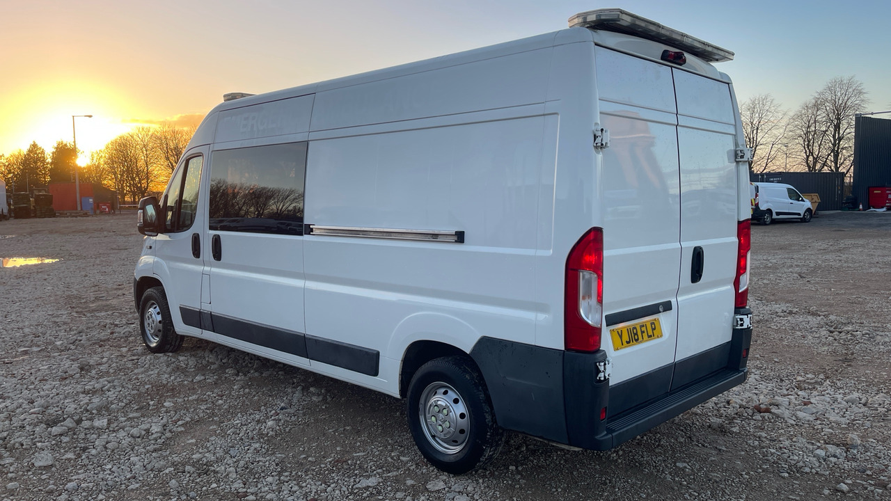 Peugeot Boxer 335 2.0 BLUE HDI 130PS - Varebil med dobbelt førerhus: bilde 3 Peugeot Boxer 335 2.0 BLUE HDI 130PS - Varebil med dobbelt førerhus: bilde 3