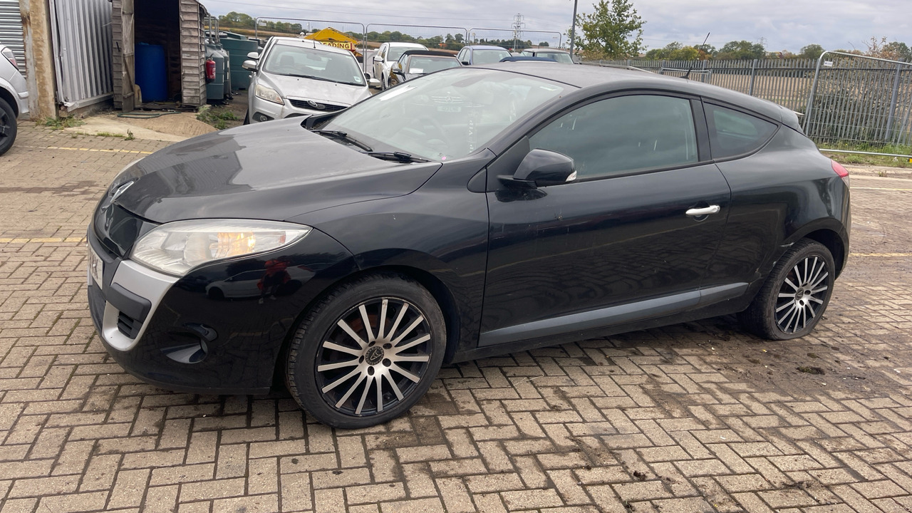 RENAULT MEGANE 1.6 DYNAMIQUE - Hatchback: bilde 2 RENAULT MEGANE 1.6 DYNAMIQUE - Hatchback: bilde 2