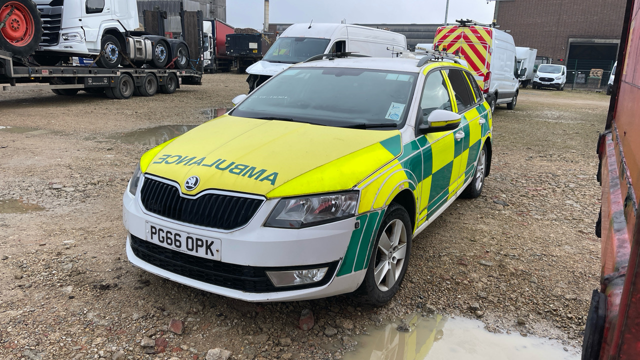 SKODA OCTAVIA 2.0 TDI 4X4 - Stasjonsvogn: bilde 3 SKODA OCTAVIA 2.0 TDI 4X4 - Stasjonsvogn: bilde 3