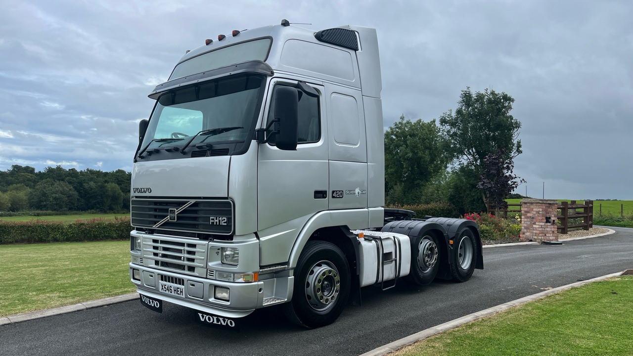 VOLVO FH12.420 SILVER EDITION - XL GLOBETROTTER - Trekkvogn: bilde 2 VOLVO FH12.420 SILVER EDITION - XL GLOBETROTTER - Trekkvogn: bilde 2