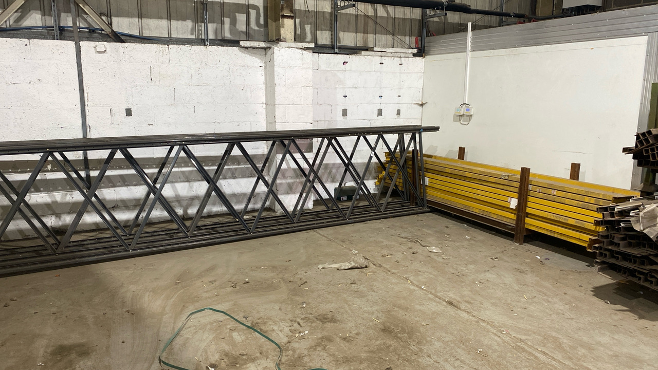 WAREHOUSE RACKING UPRIGHTS & CROSS MEMBERS - Anleggsmaskiner: bilde 1 WAREHOUSE RACKING UPRIGHTS & CROSS MEMBERS - Anleggsmaskiner: bilde 1
