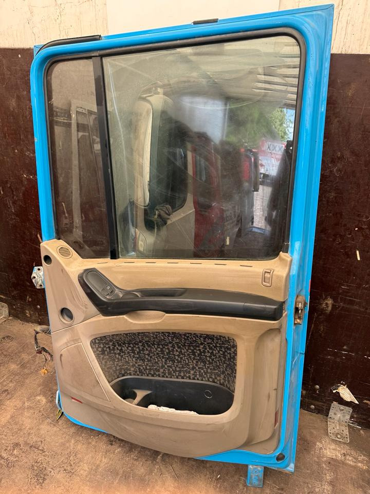 DAF XF 105,460 Beifahrertür Blau Spiegel Innenverkleidung LN 48 - Dør og deler for Lastebil: bilde 2 DAF XF 105,460 Beifahrertür Blau Spiegel Innenverkleidung LN 48 - Dør og deler for Lastebil: bilde 2