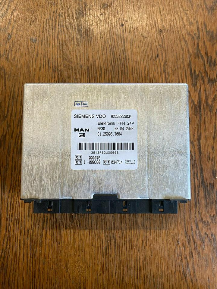 Elektronik FFR SIEMENS VDO Steuergerät MAN 81.25805.7084 - Styreenhet for Lastebil: bilde 1 Elektronik FFR SIEMENS VDO Steuergerät MAN 81.25805.7084 - Styreenhet for Lastebil: bilde 1