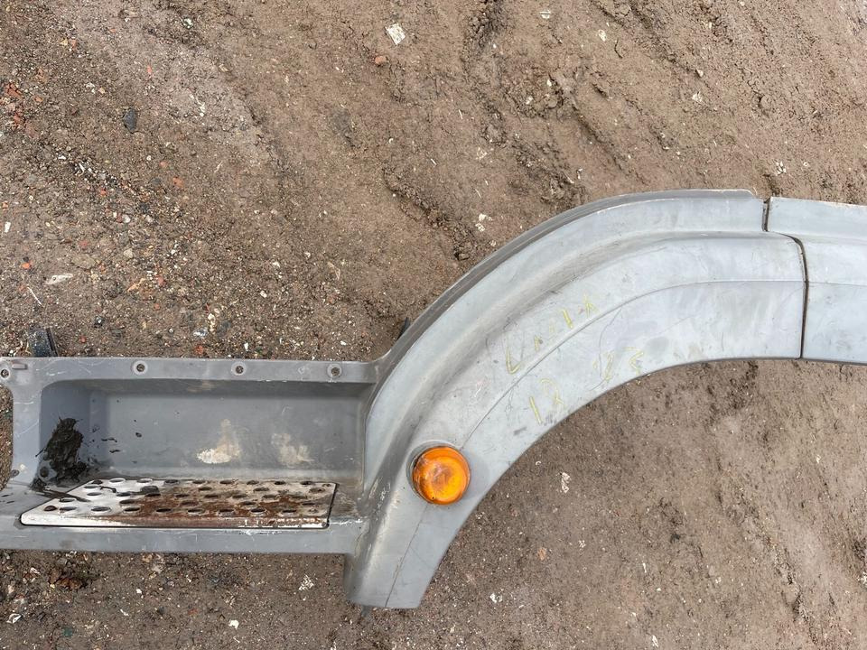 Mercedes AXOR Einstieg Links Kotflügel - Fottrinnet for Lastebil: bilde 1 Mercedes AXOR Einstieg Links Kotflügel - Fottrinnet for Lastebil: bilde 1