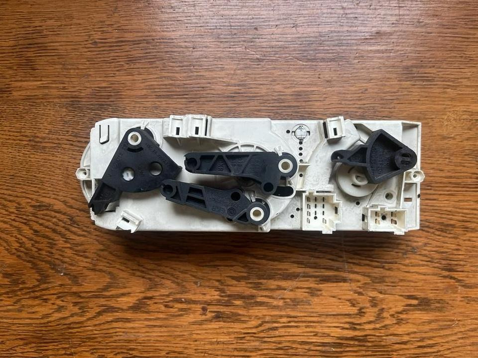 Mercedes Atego Klimabedienteil Heizungsbedienung A0004460728 - Elektrisk system for Lastebil: bilde 3 Mercedes Atego Klimabedienteil Heizungsbedienung A0004460728 - Elektrisk system for Lastebil: bilde 3