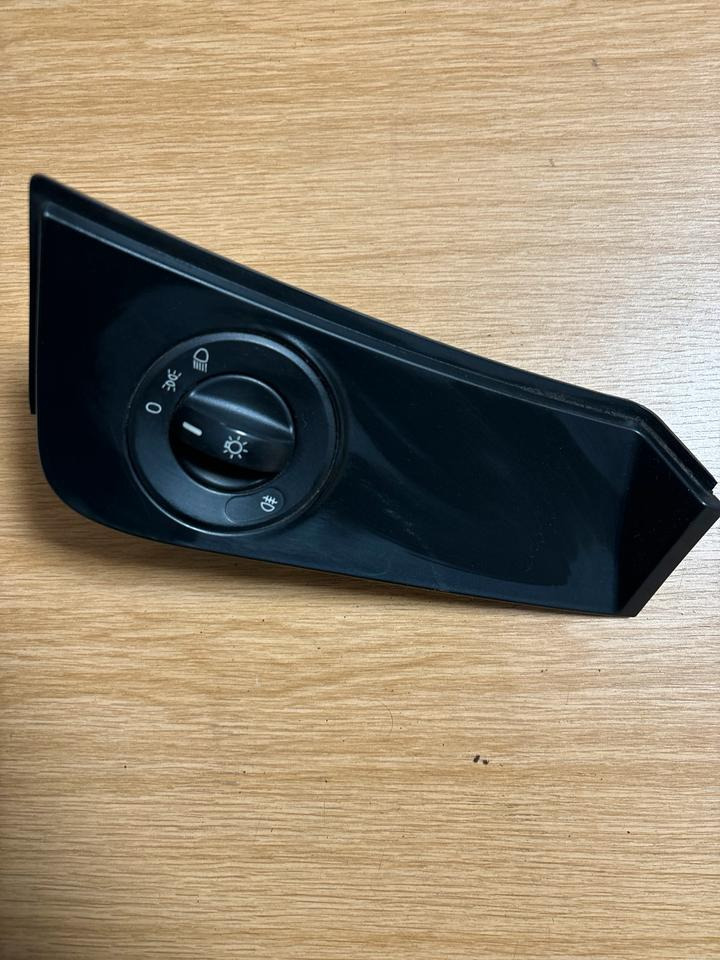 Mercedes-Benz Atego Lichtschalter A0015453304 - Elektrisk system for Lastebil: bilde 1 Mercedes-Benz Atego Lichtschalter A0015453304 - Elektrisk system for Lastebil: bilde 1