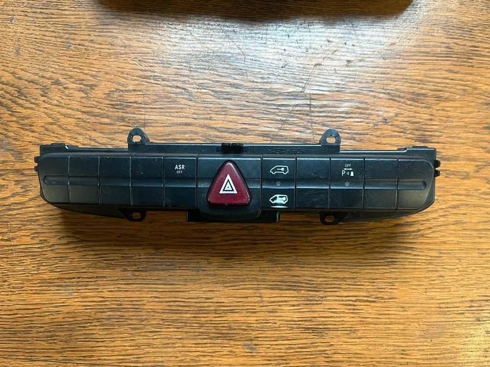 Mercedes Sprinter Warnblinkanlage Schalter A9065450307 - Elektrisk system for Lastebil: bilde 1 Mercedes Sprinter Warnblinkanlage Schalter A9065450307 - Elektrisk system for Lastebil: bilde 1