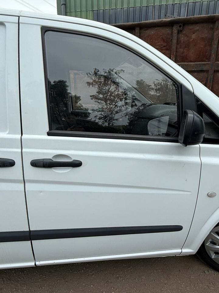 Mercedes VITO Beifahrertür Rechts komplett BJ 2012 - Dør og deler for Varebil: bilde 1 Mercedes VITO Beifahrertür Rechts komplett BJ 2012 - Dør og deler for Varebil: bilde 1