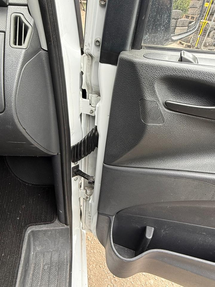 Mercedes VITO Beifahrertür Rechts komplett BJ 2012 - Dør og deler for Varebil: bilde 3 Mercedes VITO Beifahrertür Rechts komplett BJ 2012 - Dør og deler for Varebil: bilde 3