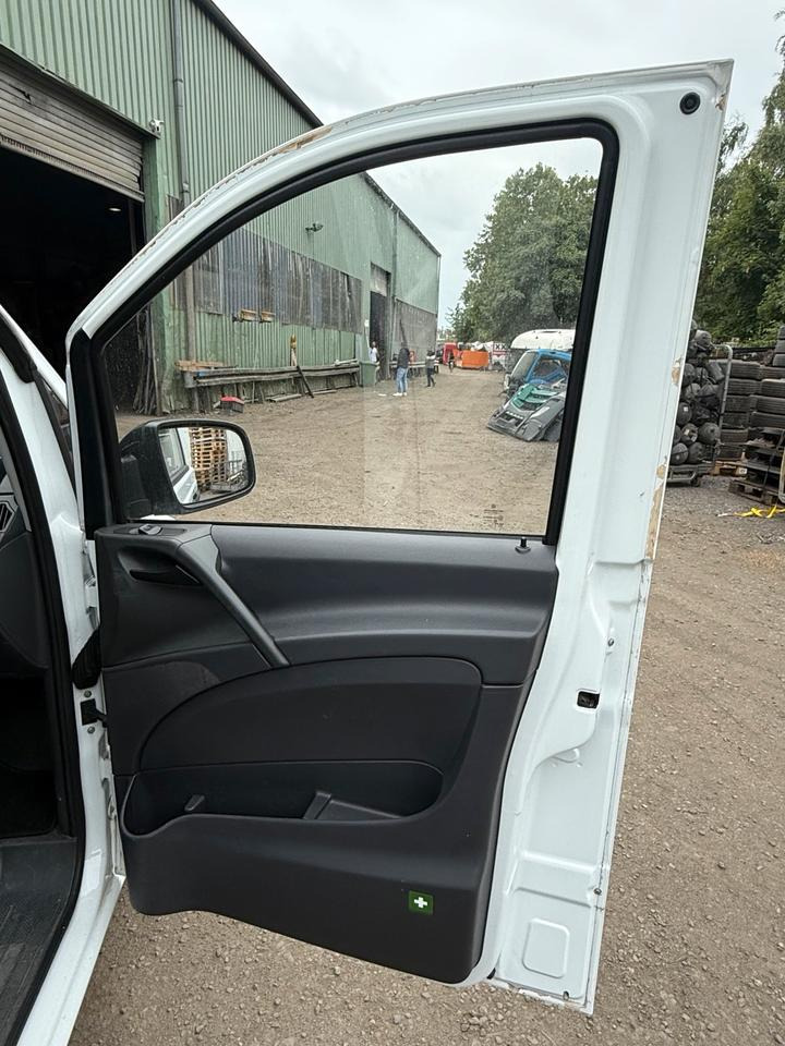 Mercedes VITO Beifahrertür Rechts komplett BJ 2012 - Dør og deler for Varebil: bilde 2 Mercedes VITO Beifahrertür Rechts komplett BJ 2012 - Dør og deler for Varebil: bilde 2
