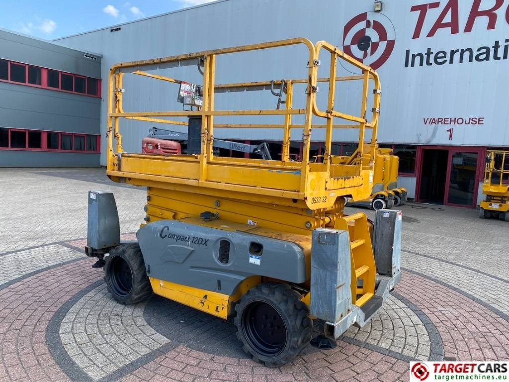 Haulotte Compact 12DX Diesel 4x4 Scissor Work Lift 1206cm - Sakselift: bilde 4 Haulotte Compact 12DX Diesel 4x4 Scissor Work Lift 1206cm - Sakselift: bilde 4