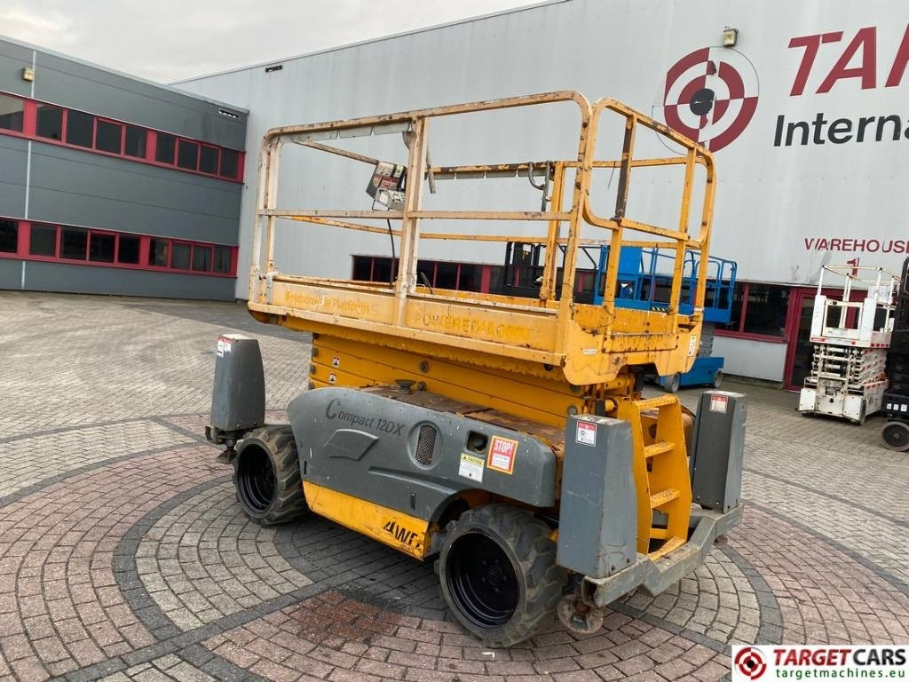 Haulotte Compact 12DX Diesel 4x4 Scissor Work Lift 1206cm - Sakselift: bilde 4 Haulotte Compact 12DX Diesel 4x4 Scissor Work Lift 1206cm - Sakselift: bilde 4