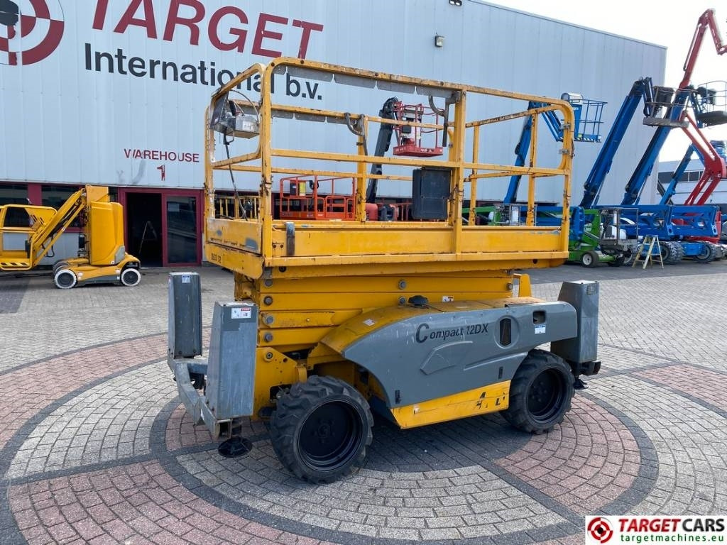 Haulotte Compact 12DX Diesel 4x4 Scissor Work Lift 1206cm - Sakselift: bilde 1 Haulotte Compact 12DX Diesel 4x4 Scissor Work Lift 1206cm - Sakselift: bilde 1