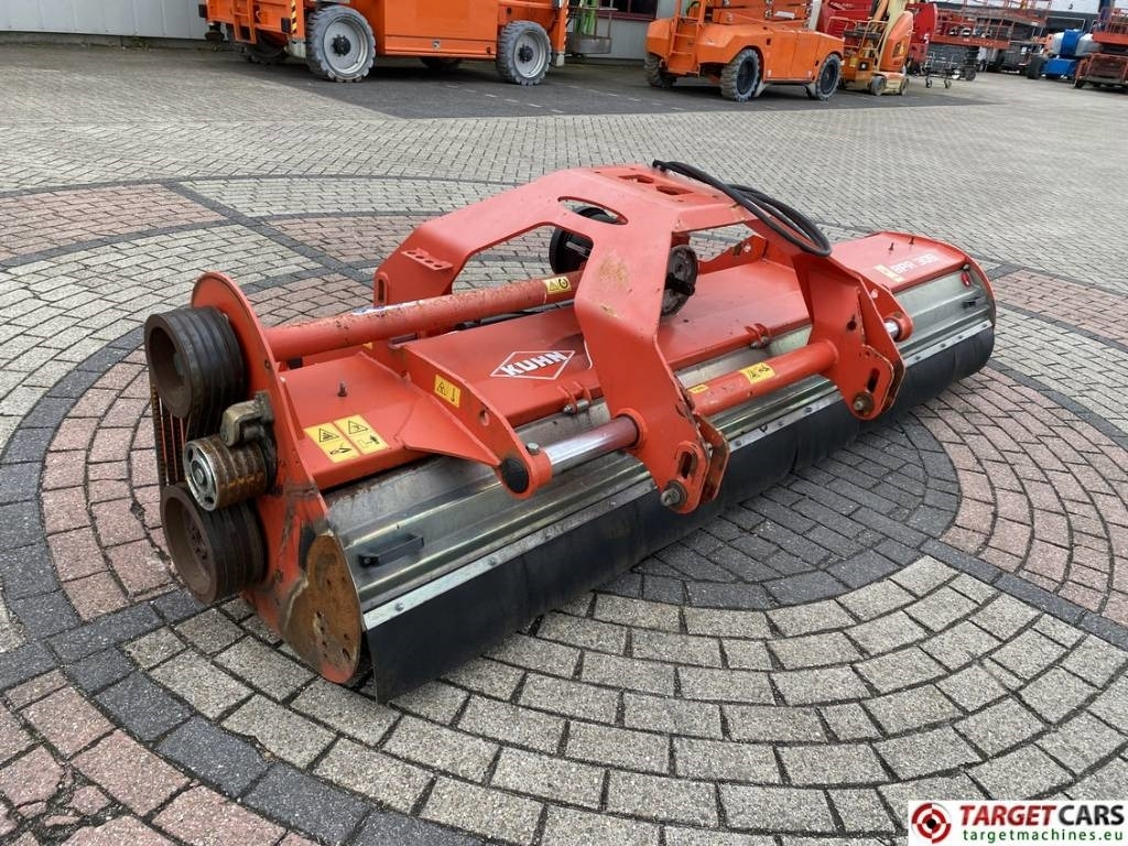 Kuhn BPR305 Flail Mowing Deck 305cm - Beitepusser/ Kantklipper: bilde 2 Kuhn BPR305 Flail Mowing Deck 305cm - Beitepusser/ Kantklipper: bilde 2