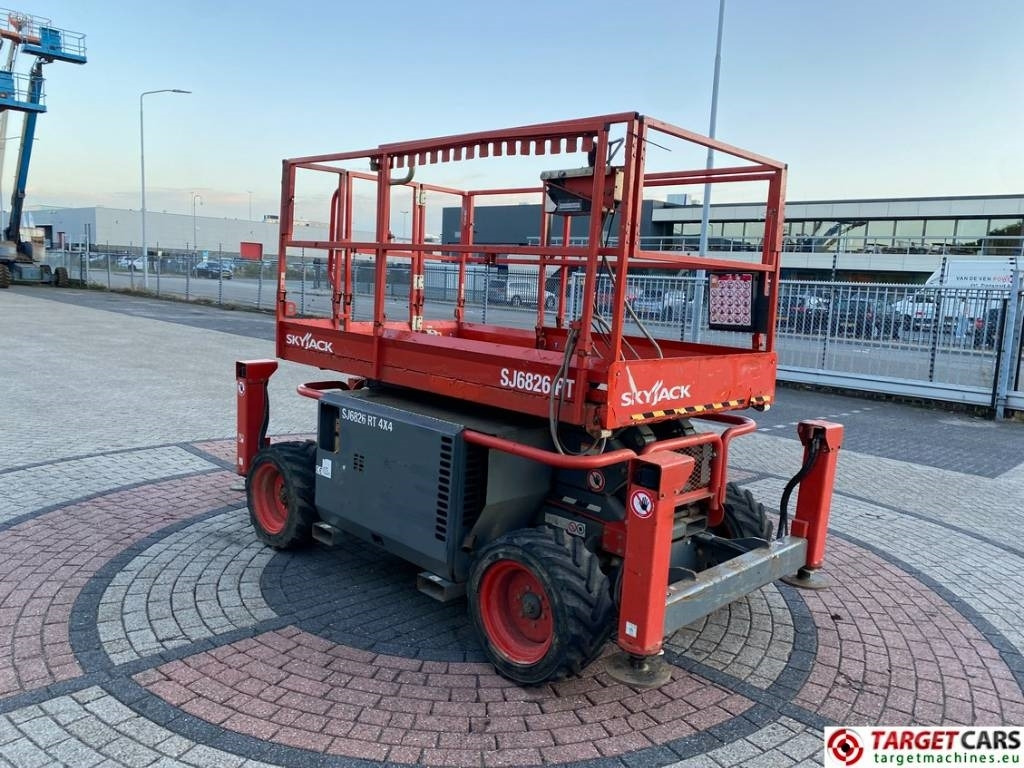 SkyJack SJ6826RT Diesel 4x4 Scissor 6826 Work Lift 992cm - Sakselift: bilde 2 SkyJack SJ6826RT Diesel 4x4 Scissor 6826 Work Lift 992cm - Sakselift: bilde 2