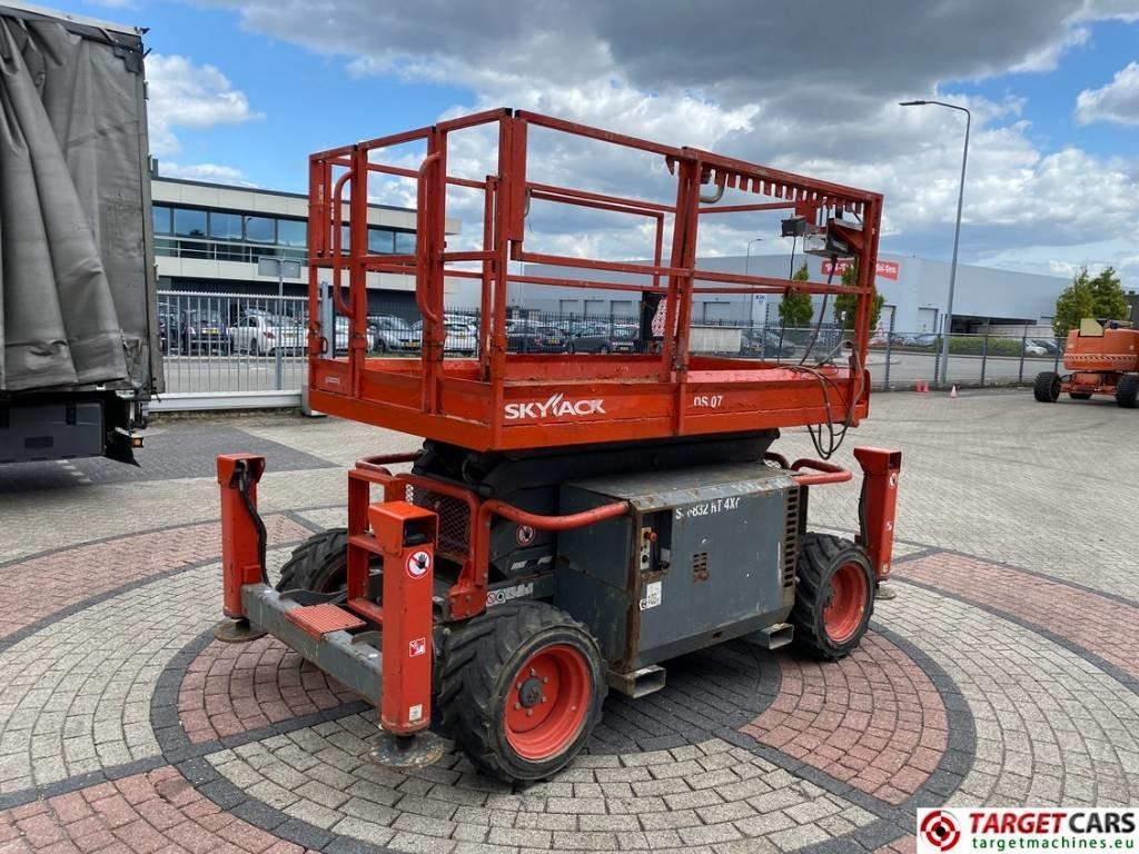 SkyJack SJ6832 RT 6832 Diesel 4x4 Scissor Work Lift 1180cm - Sakselift: bilde 3 SkyJack SJ6832 RT 6832 Diesel 4x4 Scissor Work Lift 1180cm - Sakselift: bilde 3