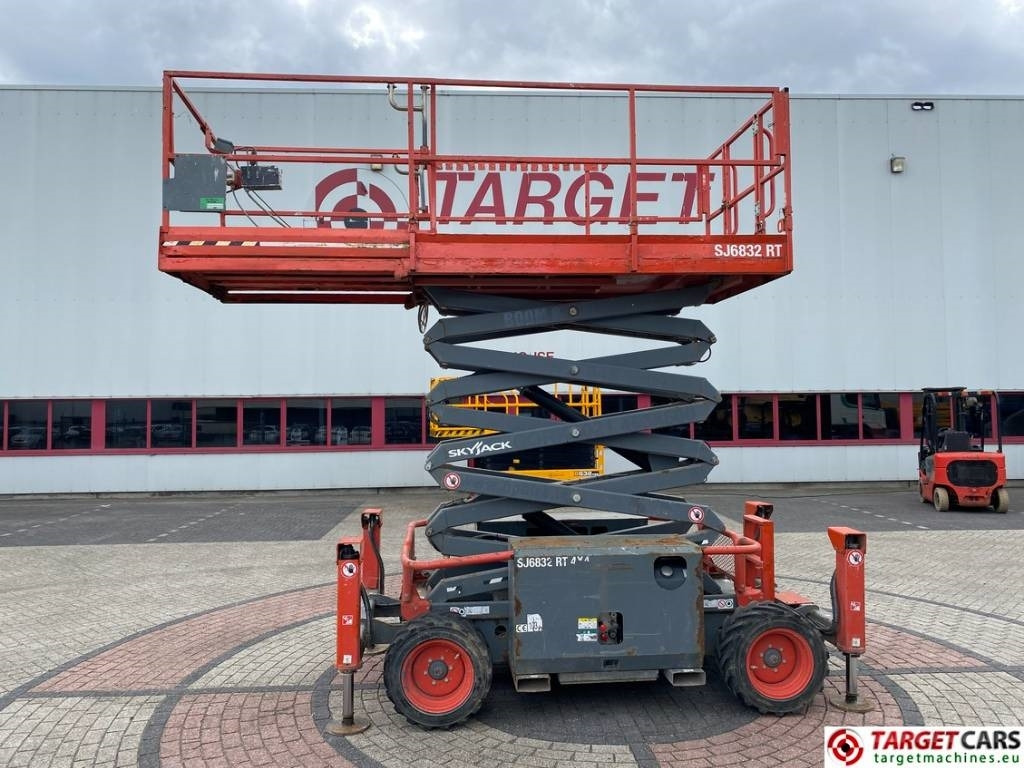 SkyJack SJ6832 RT 6832 Diesel 4x4 Scissor Work Lift 1180cm - Sakselift: bilde 5 SkyJack SJ6832 RT 6832 Diesel 4x4 Scissor Work Lift 1180cm - Sakselift: bilde 5