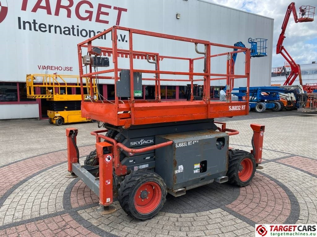 SkyJack SJ6832 RT 6832 Diesel 4x4 Scissor Work Lift 1180cm - Sakselift: bilde 1 SkyJack SJ6832 RT 6832 Diesel 4x4 Scissor Work Lift 1180cm - Sakselift: bilde 1