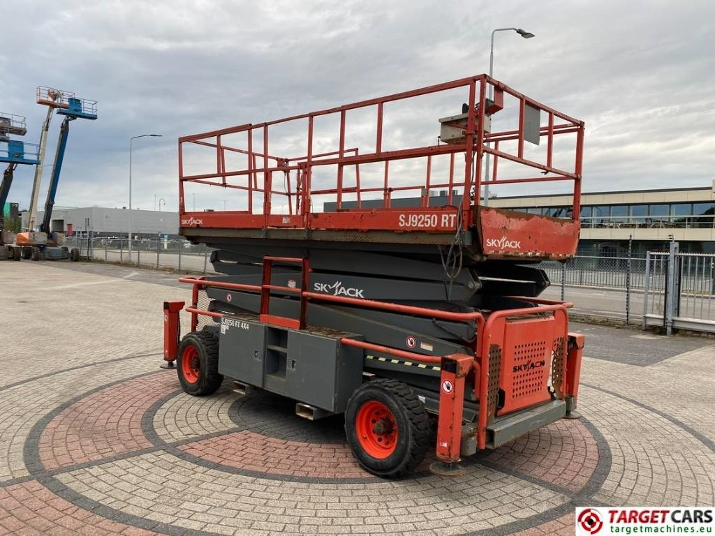 SkyJack SJ9250 RT Diesel 4x4 Scissor 9250 Work Lift 1720cm - Sakselift: bilde 2 SkyJack SJ9250 RT Diesel 4x4 Scissor 9250 Work Lift 1720cm - Sakselift: bilde 2
