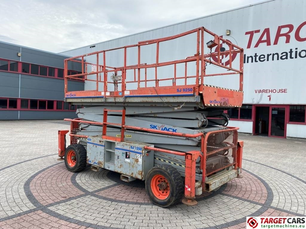SkyJack SJ9250 RT Diesel Scissor Work Lift 1720cm - Sakselift: bilde 4 SkyJack SJ9250 RT Diesel Scissor Work Lift 1720cm - Sakselift: bilde 4