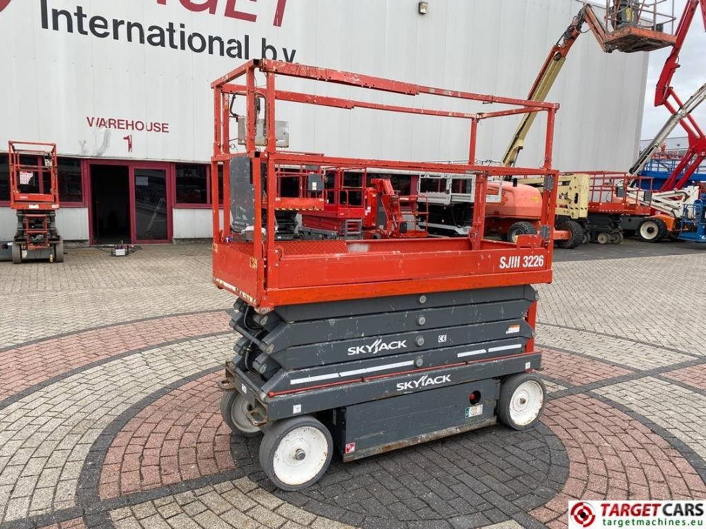 SkyJack SJIII-3226 Electric 3226 Scissor Work Lift 990cm - Sakselift: bilde 1 SkyJack SJIII-3226 Electric 3226 Scissor Work Lift 990cm - Sakselift: bilde 1