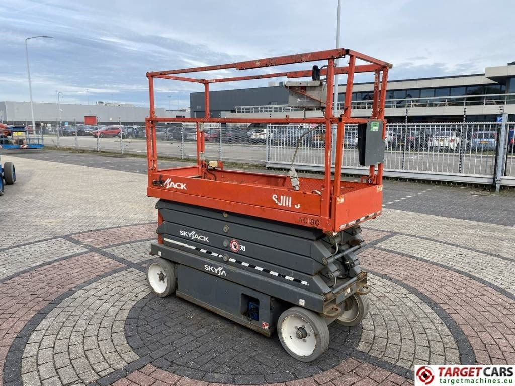 SkyJack SJIII-3226 Electric 3226 Scissor Work Lift 990cm - Sakselift: bilde 2 SkyJack SJIII-3226 Electric 3226 Scissor Work Lift 990cm - Sakselift: bilde 2