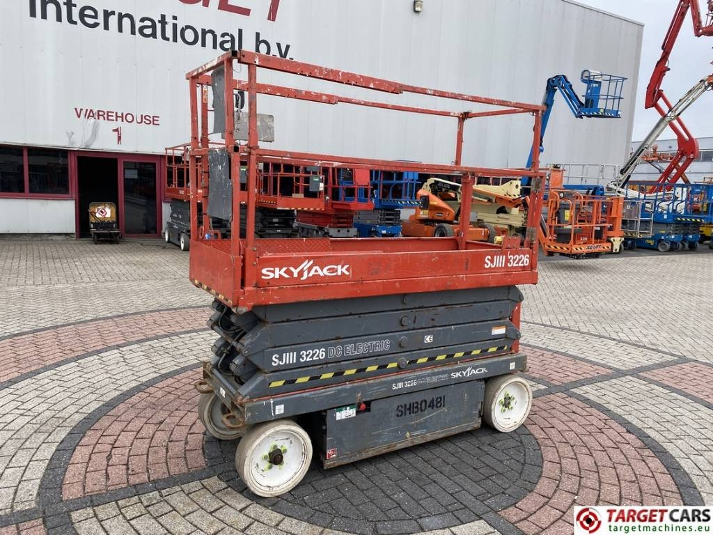 SkyJack SJIII-3226 Electric Scissor Work Lift 990cm - Sakselift: bilde 1 SkyJack SJIII-3226 Electric Scissor Work Lift 990cm - Sakselift: bilde 1