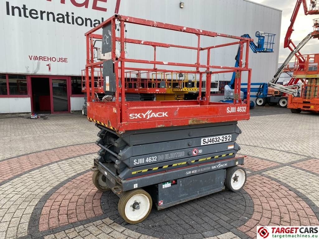 SkyJack SJIII-4632 Electric 4632 Scissor Work Lift 1170cm  - Sakselift: bilde 1 SkyJack SJIII-4632 Electric 4632 Scissor Work Lift 1170cm  - Sakselift: bilde 1
