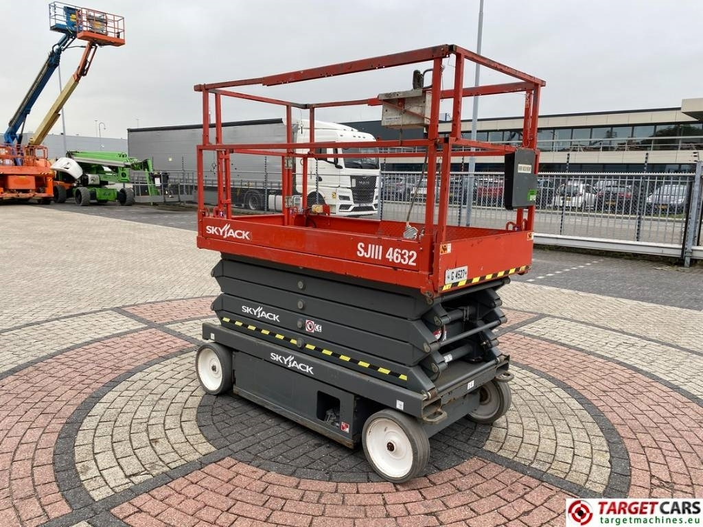 SkyJack SJIII-4632 Electric 4632 Scissor Work Lift 1170cm - Sakselift: bilde 2 SkyJack SJIII-4632 Electric 4632 Scissor Work Lift 1170cm - Sakselift: bilde 2