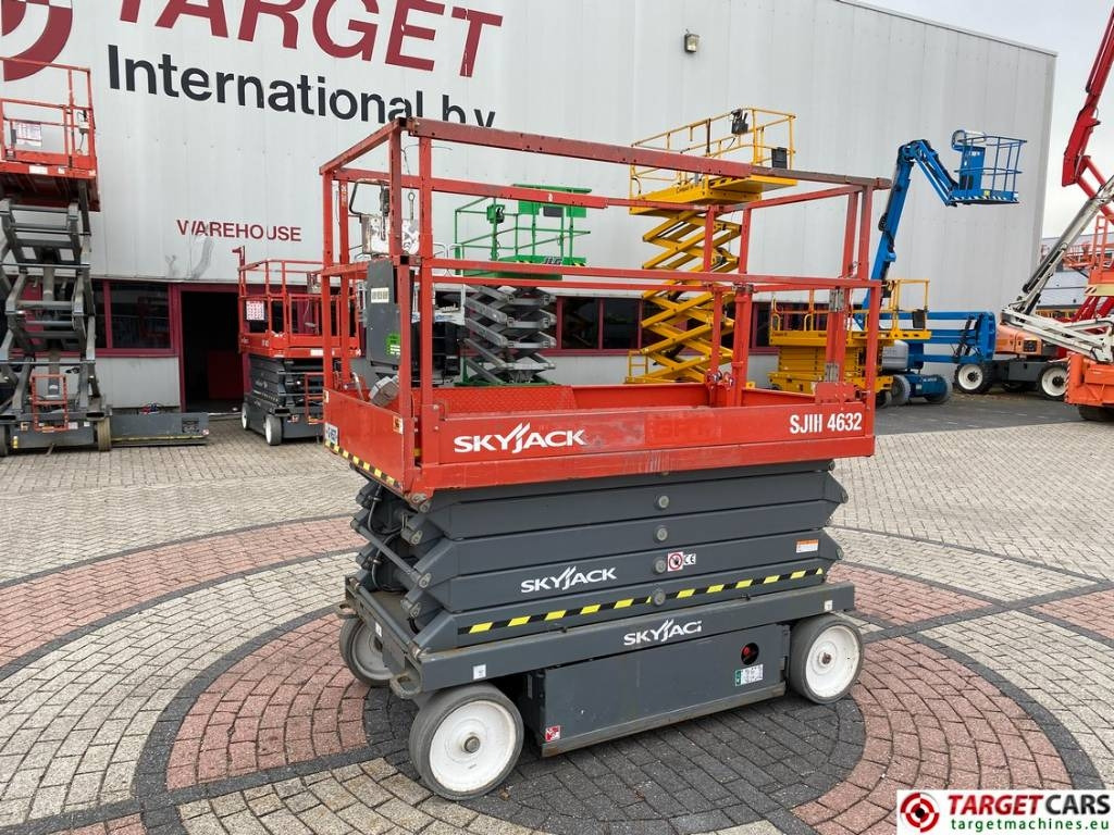 SkyJack SJIII-4632 Electric 4632 Scissor Work Lift 1170cm - Sakselift: bilde 1 SkyJack SJIII-4632 Electric 4632 Scissor Work Lift 1170cm - Sakselift: bilde 1