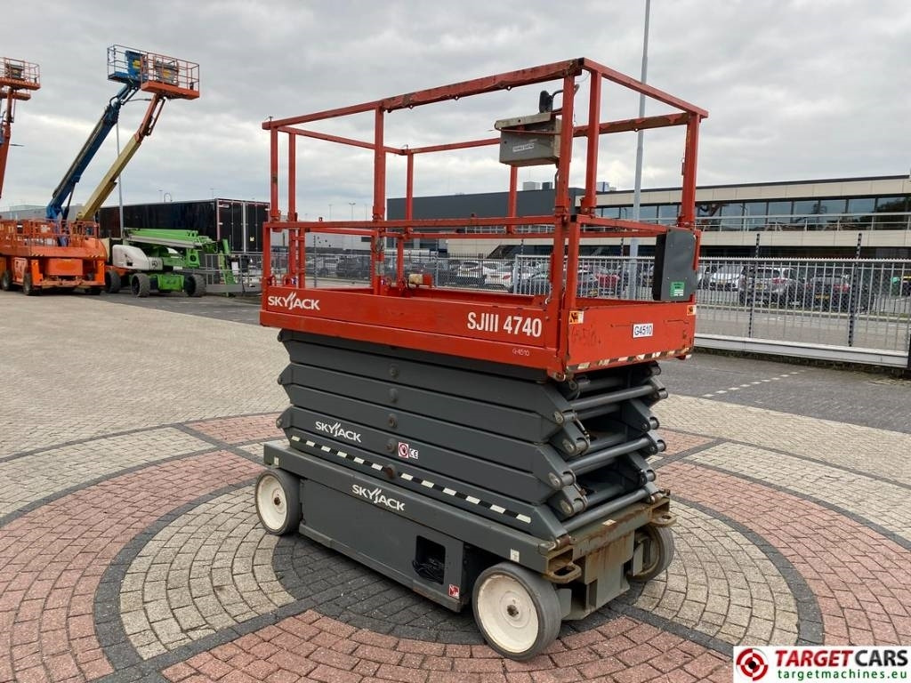 SkyJack SJIII-4740 Electric 4740 Scissor Work Lift 1380cm - Sakselift: bilde 2 SkyJack SJIII-4740 Electric 4740 Scissor Work Lift 1380cm - Sakselift: bilde 2