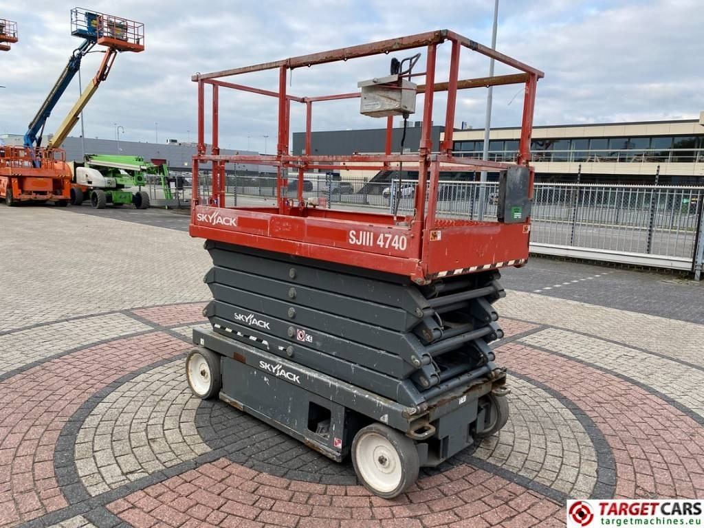 SkyJack SJIII-4740 Electric 4740 Scissor Work Lift 1380cm - Sakselift: bilde 2 SkyJack SJIII-4740 Electric 4740 Scissor Work Lift 1380cm - Sakselift: bilde 2