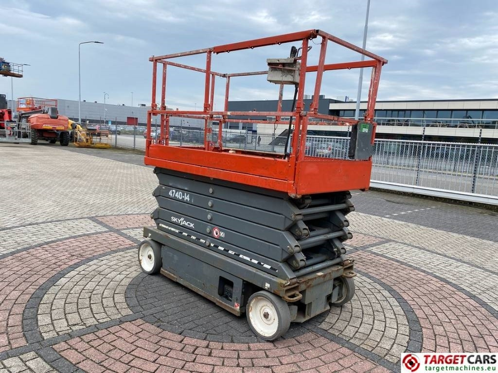 SkyJack SJIII-4740 Electric Scissor Work Lift 1380cm - Sakselift: bilde 2 SkyJack SJIII-4740 Electric Scissor Work Lift 1380cm - Sakselift: bilde 2