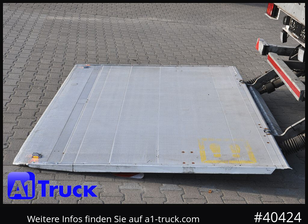 SCHMITZ Getränke, Lenkachse, LBW, Ladebordwand, kurzer Aufbau - Gardintrailer: bilde 2 SCHMITZ Getränke, Lenkachse, LBW, Ladebordwand, kurzer Aufbau - Gardintrailer: bilde 2