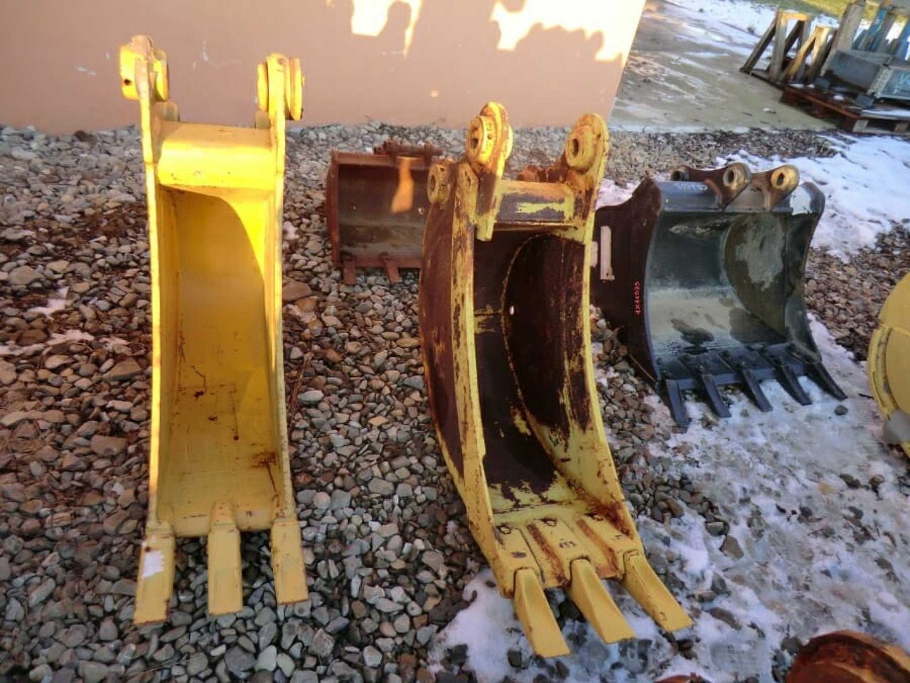 Caterpillar 307 Benna HD con denti, marca ROMEA, peso 200 kg, anno di costruzione 2004. Larghezza mm 300. - Gravemaskinskuffe: bilde 2 Caterpillar 307 Benna HD con denti, marca ROMEA, peso 200 kg, anno di costruzione 2004. Larghezza mm 300. - Gravemaskinskuffe: bilde 2