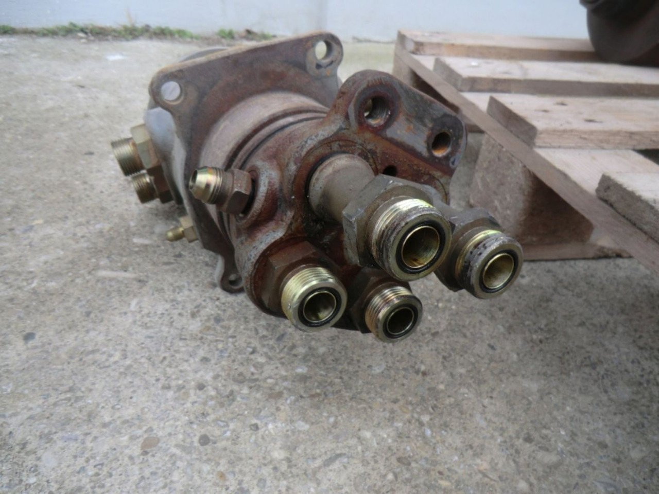 HITACHI ZX240 BAS GIUNTO ROTANTE - Hydraulikk for Bygg og anlegg: bilde 2 HITACHI ZX240 BAS GIUNTO ROTANTE - Hydraulikk for Bygg og anlegg: bilde 2