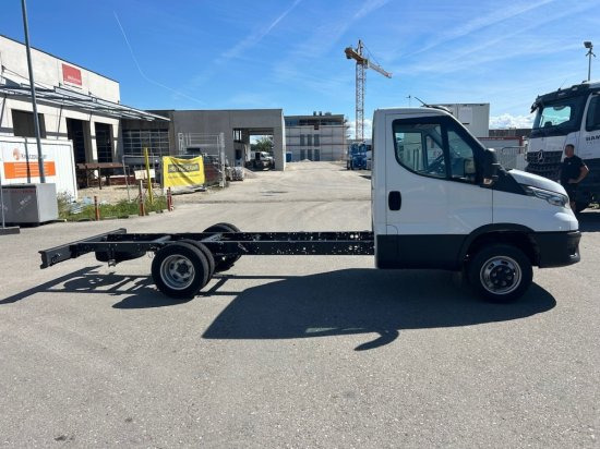 Iveco Daily 40 - 180 Fahrgestell, E6 Ohne Motor/Ohne Getriebe 2 Stück verfügbar - Chassis lastebil: bilde 4 Iveco Daily 40 - 180 Fahrgestell, E6 Ohne Motor/Ohne Getriebe 2 Stück verfügbar - Chassis lastebil: bilde 4