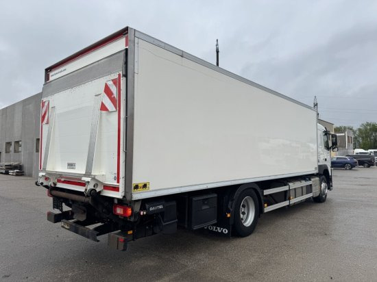 Volvo FM 420, Schlafkabine Koffer mit Ladebordwand - Skapbil: bilde 4 Volvo FM 420, Schlafkabine Koffer mit Ladebordwand - Skapbil: bilde 4