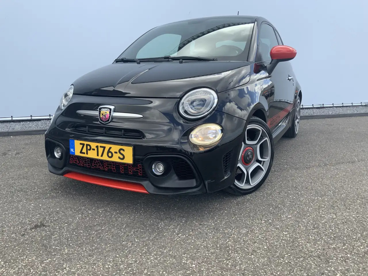 Fiat 500C Abarth 1.4 T-Jet 595 Automaat Euro 6 - Cabriolet: bilde 2 Fiat 500C Abarth 1.4 T-Jet 595 Automaat Euro 6 - Cabriolet: bilde 2