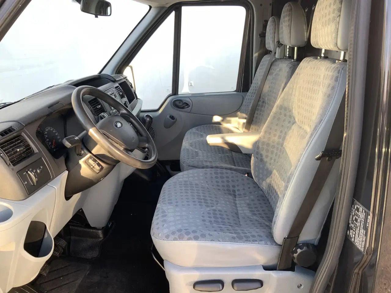 Ford Transit 260S 2.2 TDCI Economy Edition Airco 3 Zits Trekhaa - Kassebil: bilde 4 Ford Transit 260S 2.2 TDCI Economy Edition Airco 3 Zits Trekhaa - Kassebil: bilde 4