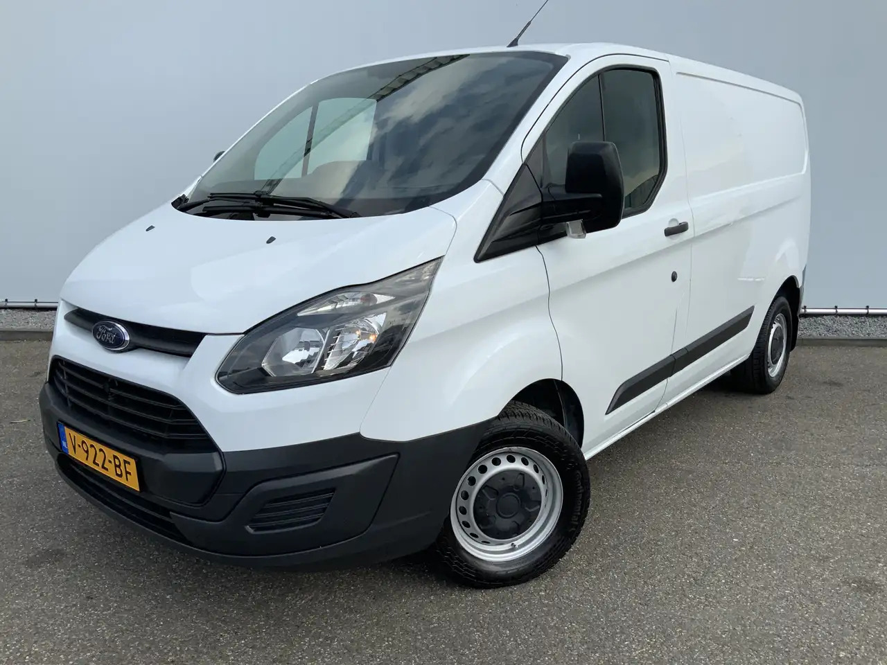 Ford Transit Custom 270 2.2 TDCI L1H1 Economy Edition Airco Cruise 3 Z - Kassebil: bilde 1 Ford Transit Custom 270 2.2 TDCI L1H1 Economy Edition Airco Cruise 3 Z - Kassebil: bilde 1