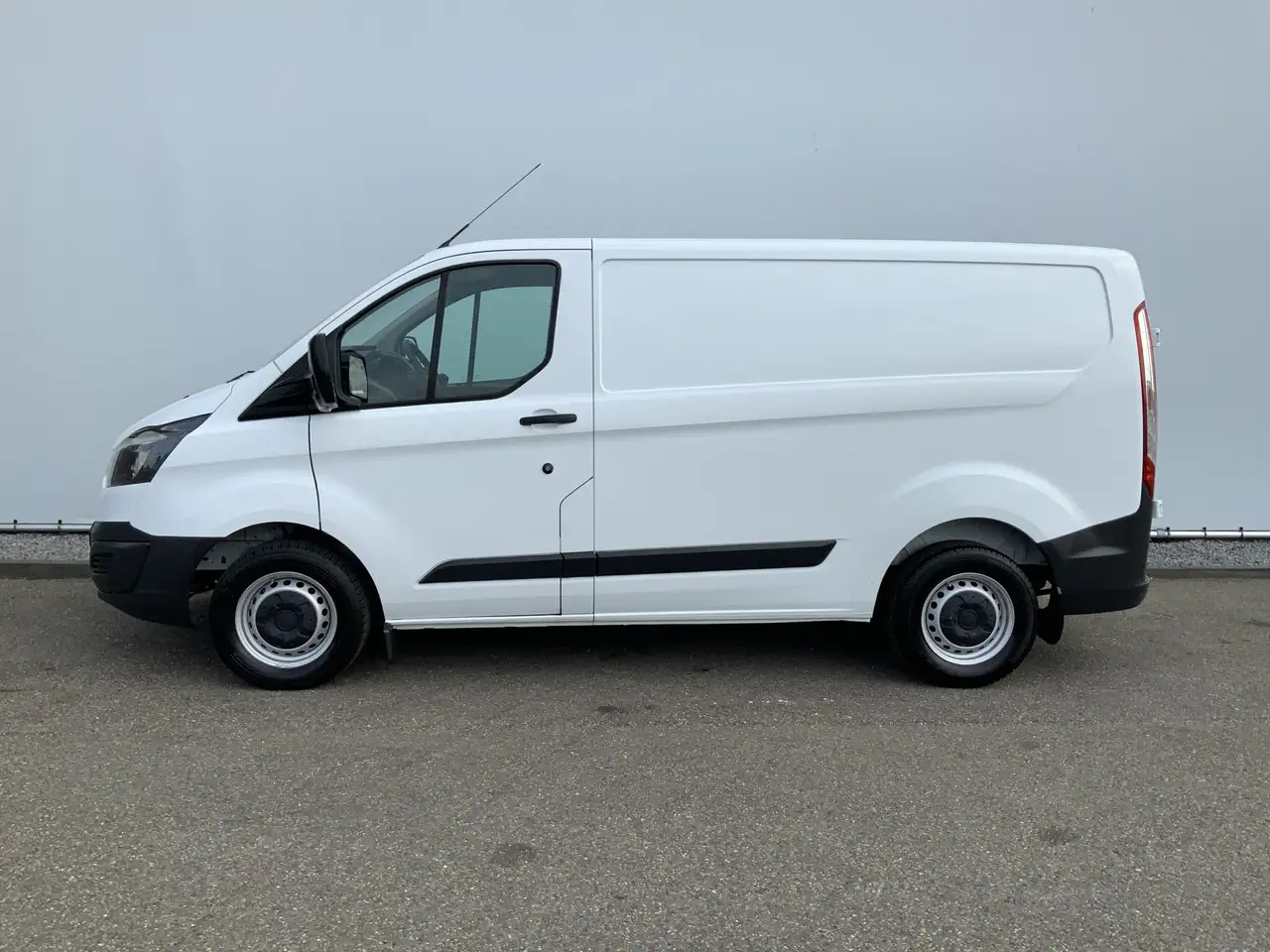 Ford Transit Custom 270 2.2 TDCI L1H1 Economy Edition Airco Cruise 3 Z - Kassebil: bilde 3 Ford Transit Custom 270 2.2 TDCI L1H1 Economy Edition Airco Cruise 3 Z - Kassebil: bilde 3